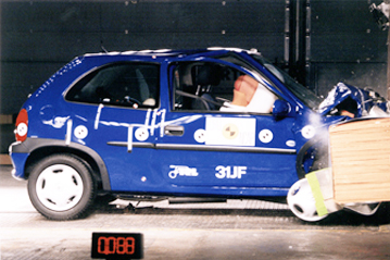 Краш тест Opel Vauxhall Corsa (2000)